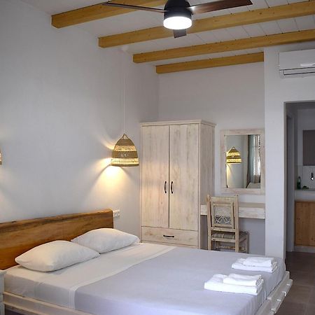 Κalamitsi Rooms & Apartments Кімолос Екстер'єр фото