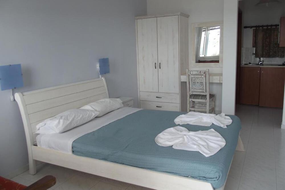 Κalamitsi Rooms & Apartments Кімолос Екстер'єр фото