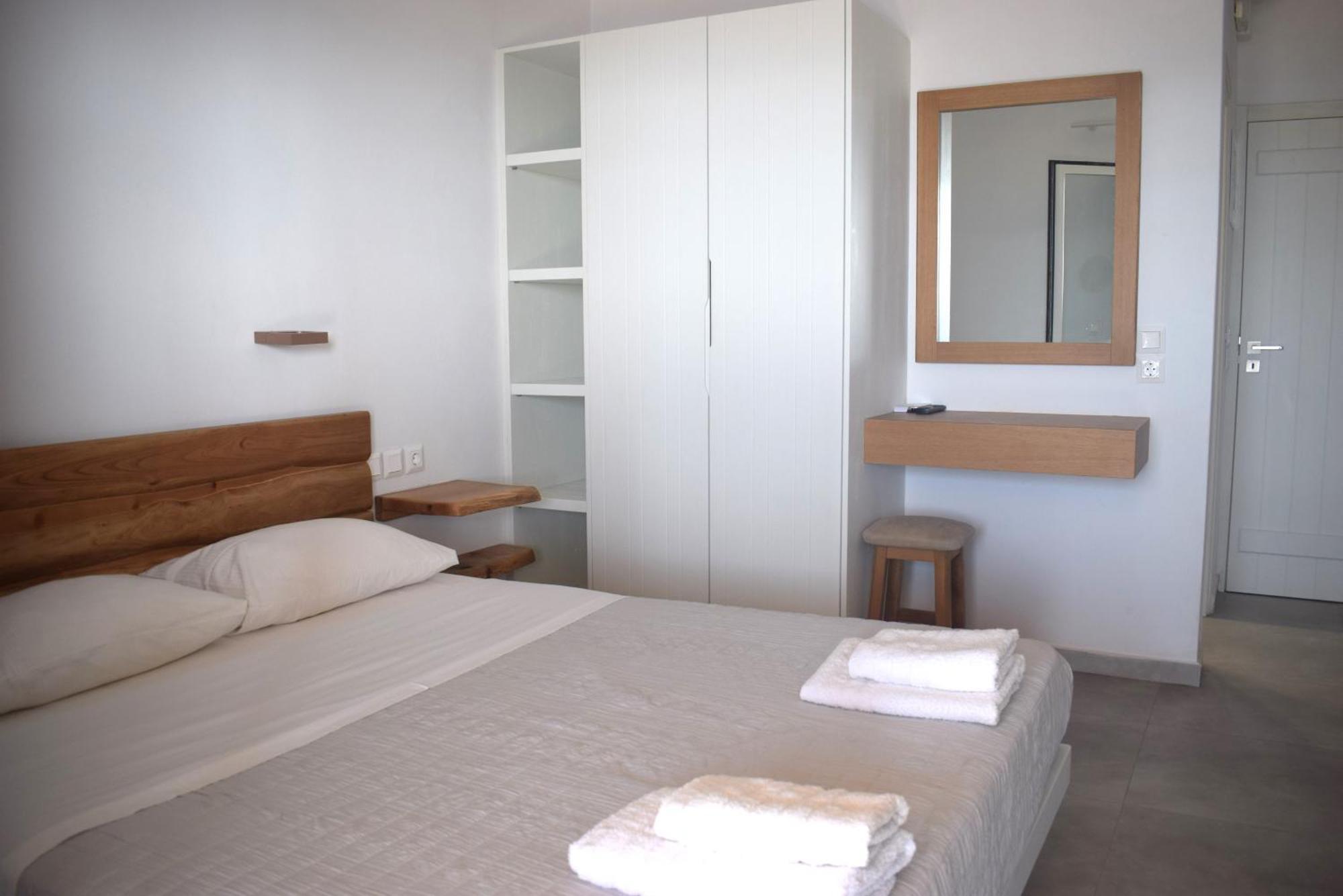 Κalamitsi Rooms & Apartments Кімолос Екстер'єр фото