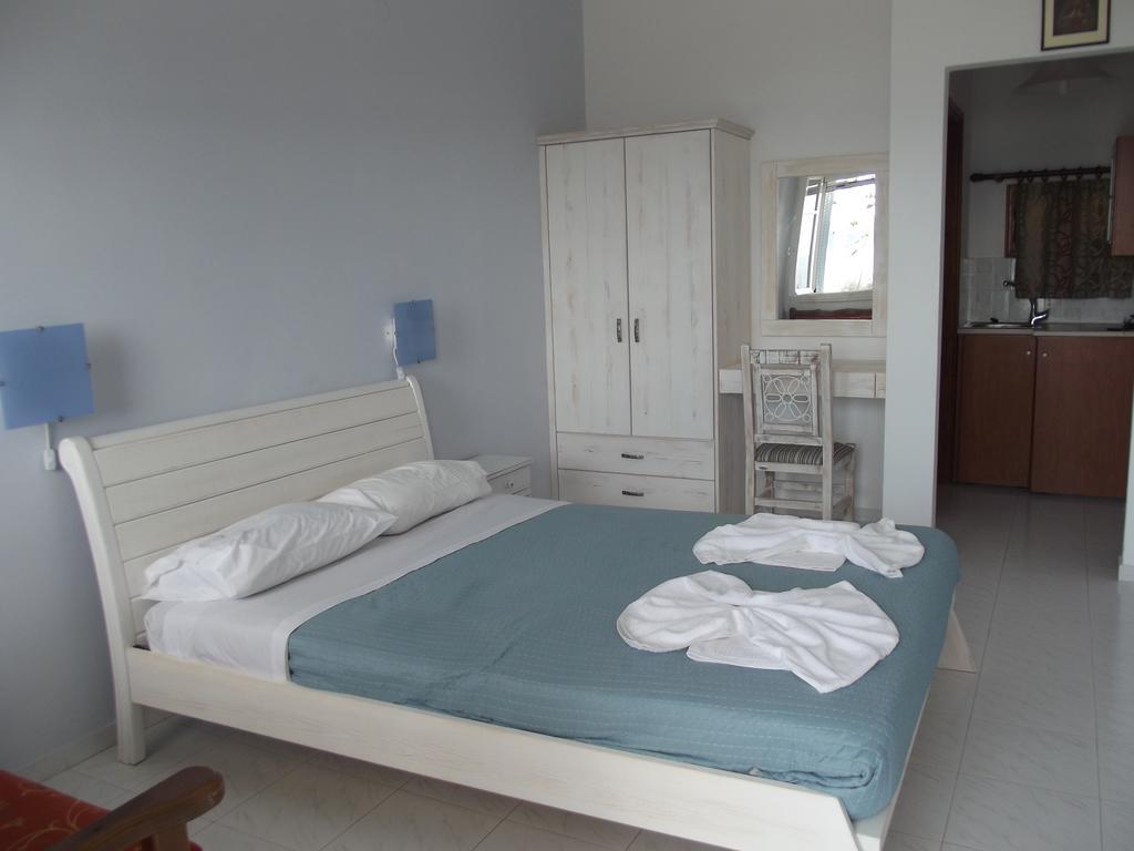 Κalamitsi Rooms & Apartments Кімолос Екстер'єр фото